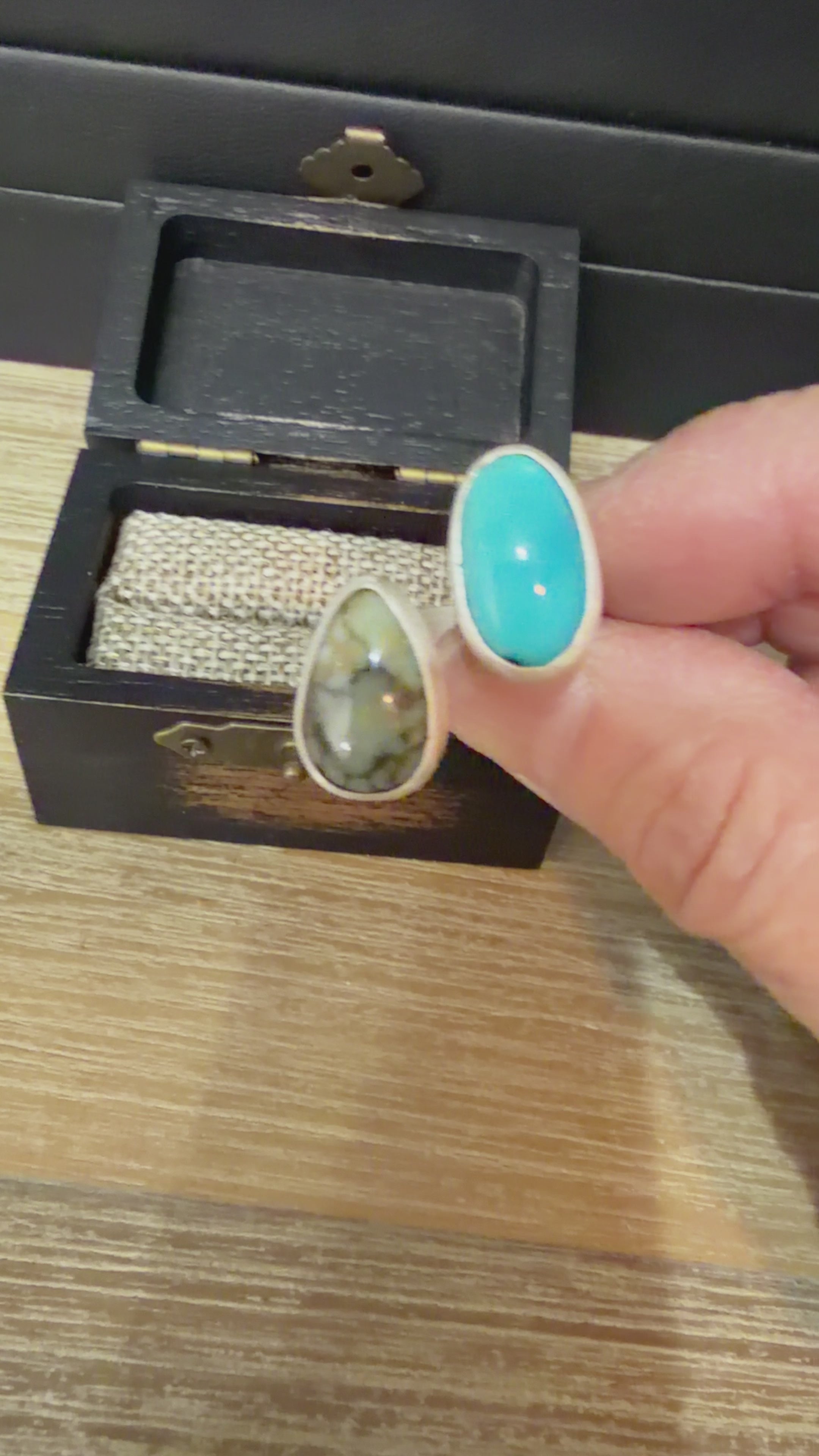 Adjustable Ring - Size 7 to 9 - it will fit!!